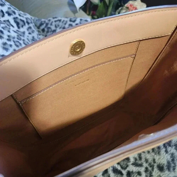 Fashion Nude Color 2 Tone Chain Detail and Shoulder  Strap Fashion Bag - Picture 5 of 11